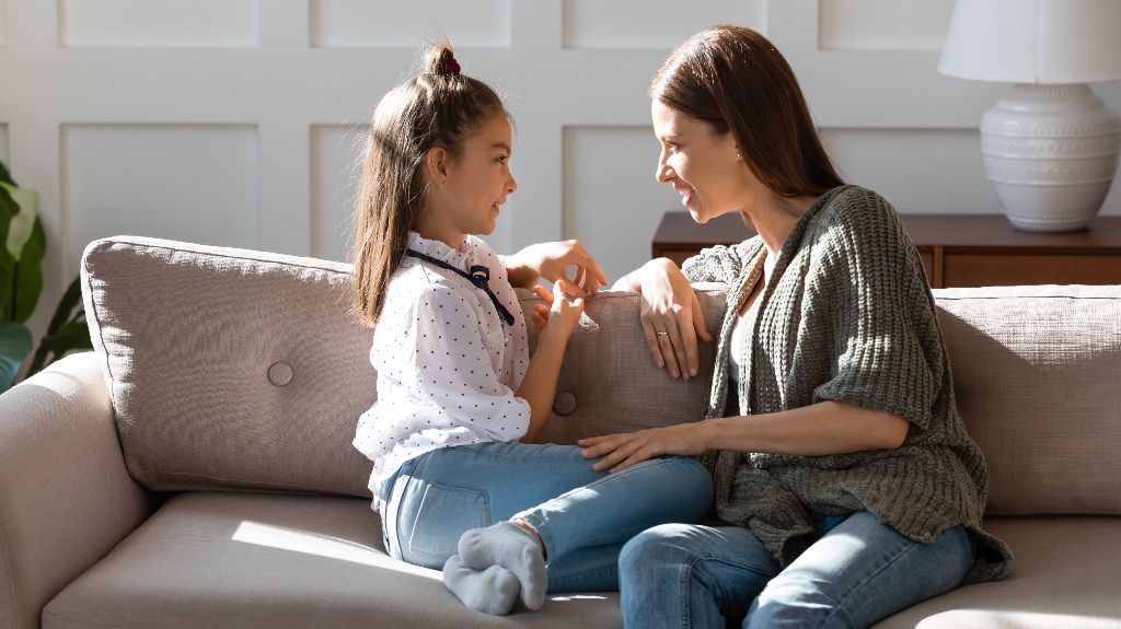 mother is speaking with little daughter